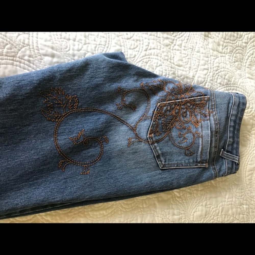 Cache Boot cut Jeans w/ Embroidered Swirly Design